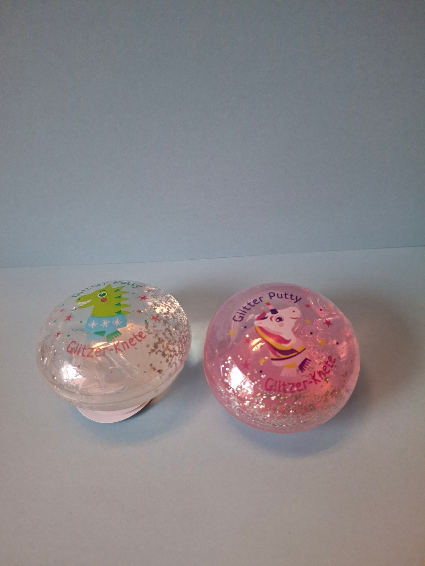 Glitter putty