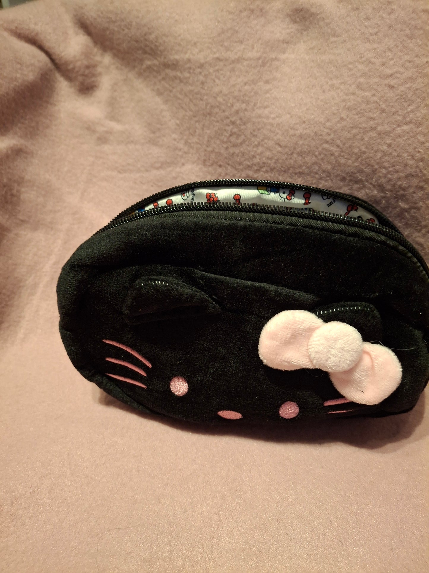 Hello kitty inspired etui